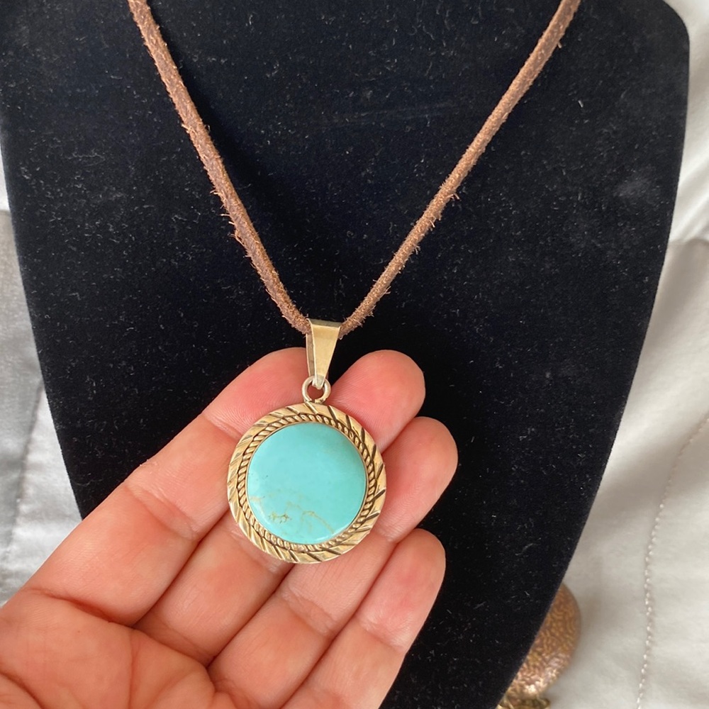 Taxco Mexican 925 Silver & turquoise stone pendant & brown suede / silver chain